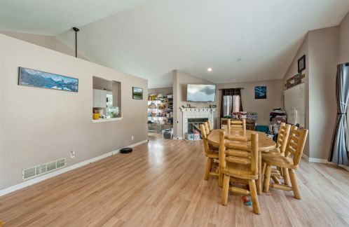 825 Devils Ln, Walworth, WI 53184-5854