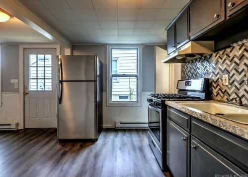 114 New Haven Ave, Derby CT 06418-2161 exterior