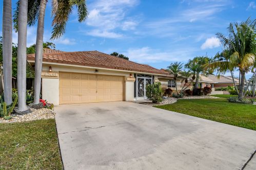 9768 Sun Pointe Dr, Boynton Beach, FL 33437-3332