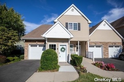 127 Pond Cir, Mount Sinai, NY 11766-3505