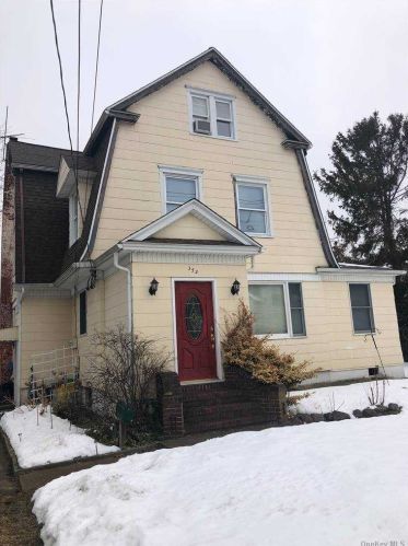 352 Summit Ave, Cedarhurst, NY 11516-1820