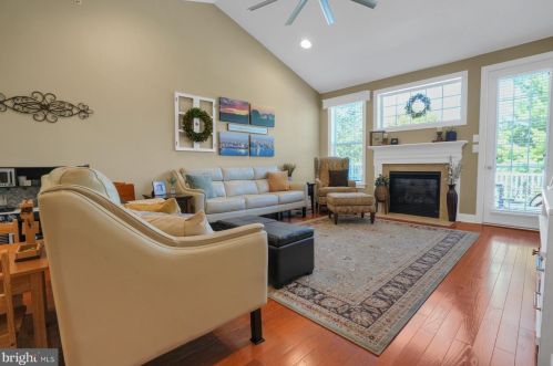 212 Hopewell Dr, Collegeville PA  19426-2852 exterior