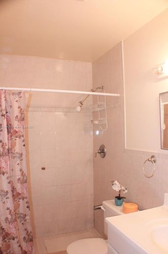 890 35th St, Hialeah FL  33013-3121 exterior