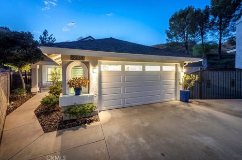 22933 White Pine Pl, Santa Clarita, CA 91390-4120