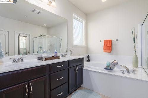 415 Sonnet Ct, Oakley CA  94561-5087 exterior