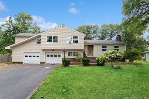 5 Pamela Dr, Wallingford CT  06492-1712 exterior