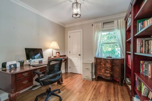 9 Doris Ct, Northport NY  11768-2000 exterior