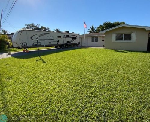 7711 13th St, Hollywood, FL 33024-5211