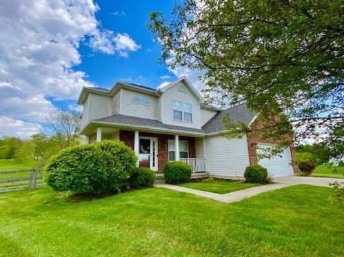 215 Green Knoll Dr, Franklin, OH 45005-4576