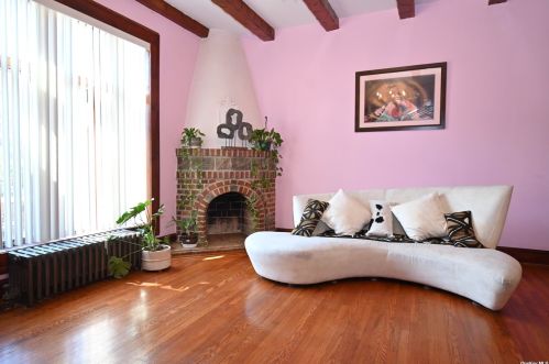 130-59 229th St, Jamaica, NY 11413-1324