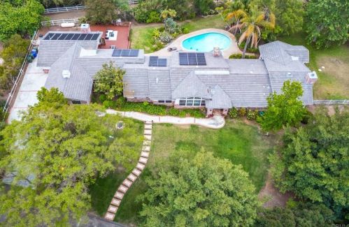 3413 Dove Holw Rd, Encinitas CA 92024-7247 exterior