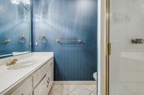 2401 Creekside Cir, Irving TX 75063-3355 exterior