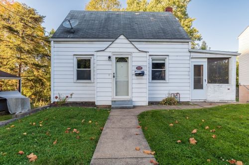 1045 Laurel St, Bridgeville, PA 15017-2241