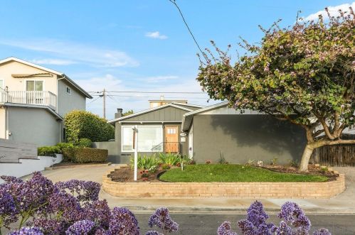 2435 Frankfort St, San Diego CA 92110-3314 exterior