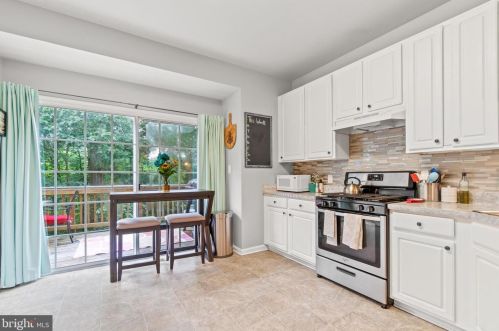 10048 Moxleys Ford Ln, Bristow VA  20136-3001 exterior