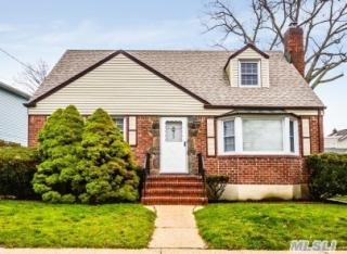 305 Ansbro Pl, North Bellmore, NY 11710-3504