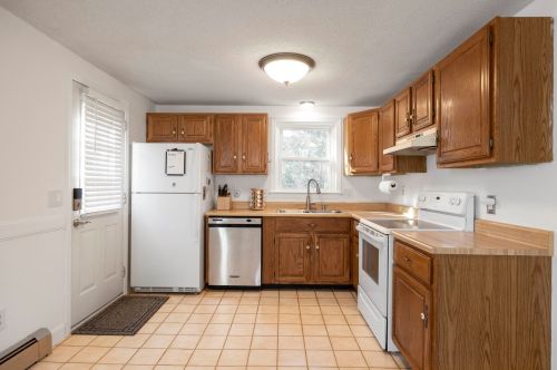 383 Whittier Dr, Fremont NH  03044-3328 exterior