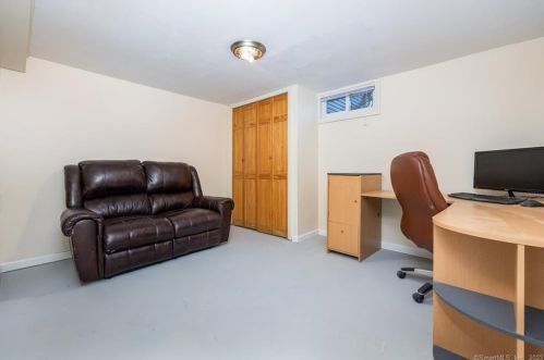 7 Fairfield Dr, Windsor Locks CT exterior