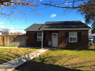 701 Quantico Ave, Bakersfield, CA 93307-2633
