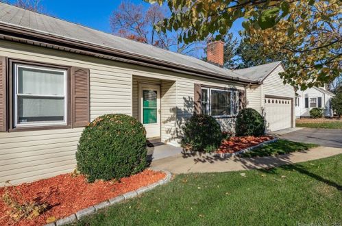 34 Hilltop Ter, North Haven, CT 06473-2007