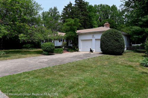 25 Glenmary Ave, Tinton Falls, NJ 07701-6235