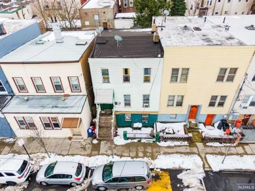 709 8th St, Union City, NJ 07087-3424