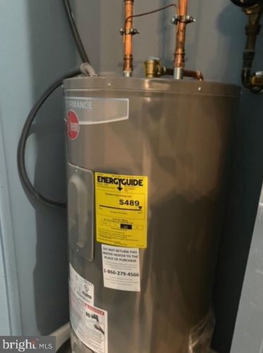 1244 Tristram Cir, West Deptford NJ  08051-2247 exterior