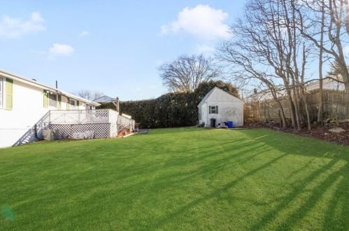 59 Grinnell Ave, Tiverton RI  02878-1901 exterior