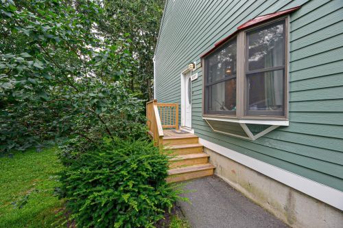 601 Piscassic St, Newmarket, NH 03857-1186