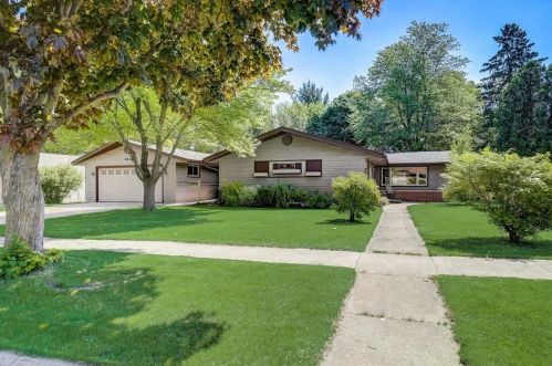 641 14th Ave, West Bend, WI 53095-3711