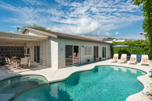 3670 Mesquite Ave, Palm Springs CA  92264-3400 exterior