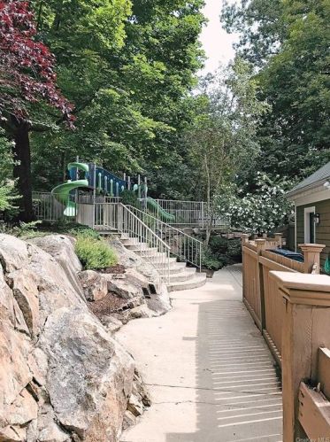 52 Deer Tree Ln, Briarcliff NY  10510-1751 exterior