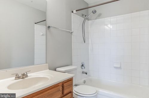 13046 Terminal Way, Woodbridge VA  22193-6116 exterior