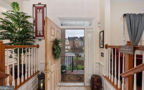 7226 Lyndam Hill Cir, Lorton VA  22079-4509 exterior