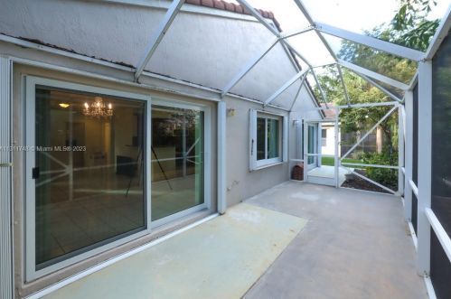 1617 149th Ave, Hollywood FL  33027-2320 exterior