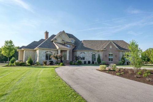 31620 Pine Meadows Ln, Chenequa, WI 53029-9383