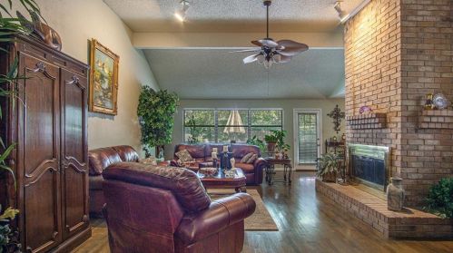 3848 Rolling Mdw Dr, Bedford TX  76021-2640 exterior