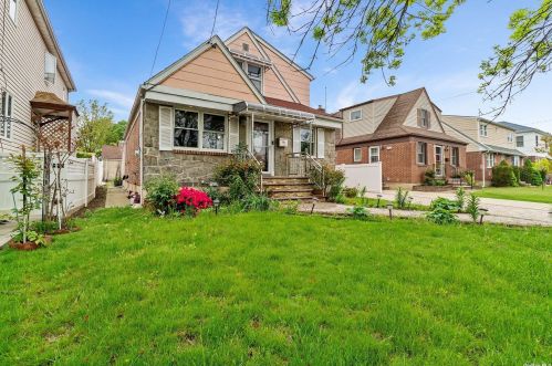 707 White Ave, New Hyde Park, NY 11040-3038