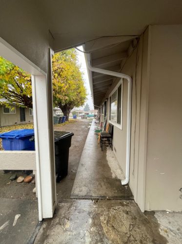 2409 Strivens Ave, Modesto CA  95350-1731 exterior