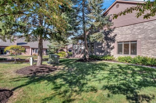 647 Brookside Dr, Crown Point IN  46307-4369 exterior