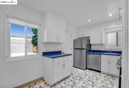 16032 Via Descanso, San Lorenzo CA  94580-2412 exterior