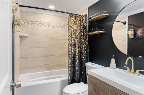 26 Patchogue Rd, Scotts Beach NY  11789-1422 exterior