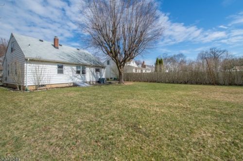 21 Diana Rd, Greystone Park NJ  07950-2104 exterior