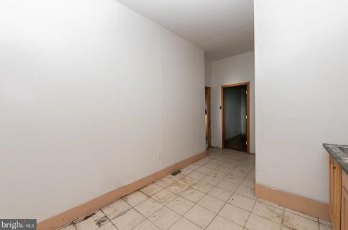 568 Spruce St, Camden NJ  08103-2131 exterior