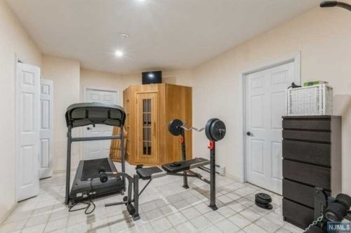 9 Blackledge Ct, Closter NJ  07624-3231 exterior