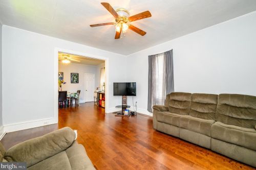 18 Barber Ave, West Deptford NJ  08096-2414 exterior