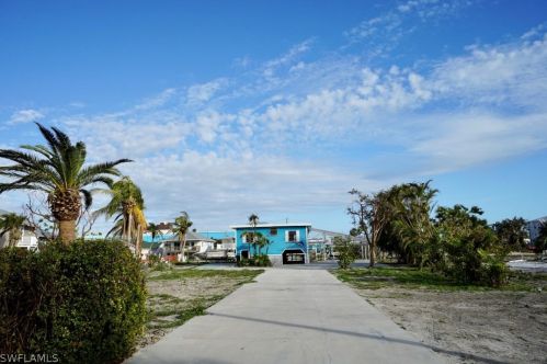 750 Matanzas Ct, Fort Myers Beach FL  33931-2120 exterior