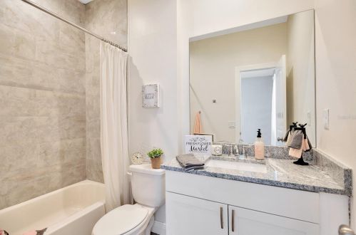 1040 Pointe Alexis Dr, Tarpon Springs FL  34689-7119 exterior