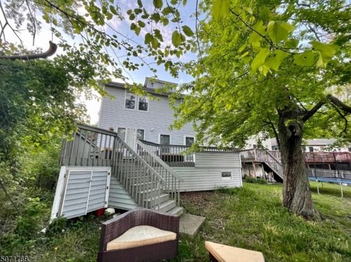 93 Sunset Trl, Parsippany NJ  07834-1124 exterior