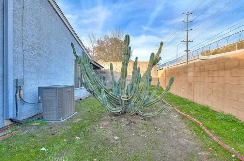 2379 Mountain Woods St, Colton CA  92324-4536 exterior